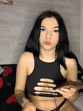 Snapshot of CassieGlow chatting on December 17, 7:15 pm CassieGlow online show from December 17, 7:15 pm