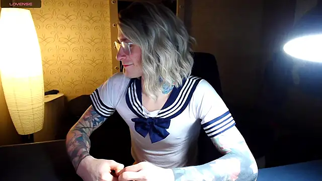 Julia dolls online show from December 15, 6:01 pm