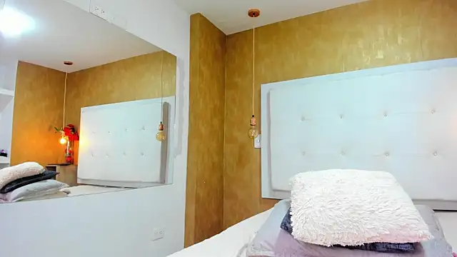 Snapshot of Milaspetite chatting on February 25, 8:07 pm Milaspetite online show from February 25, 8:07 pm