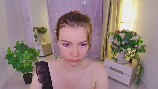 Snapshot of Lana__Cute_ chatting on July 3, 2:34 pm Lana Cute online show from July 3, 2:34 pm