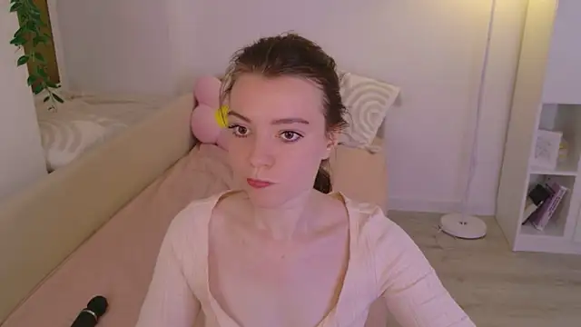 Snapshot of Lana__Cute_ chatting on July 13, 2:20 pm Lana Cute online show from July 13, 2:20 pm