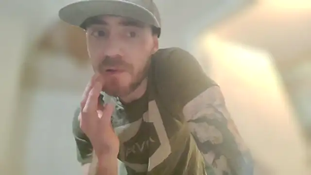 Snapshot of Huntzg23 chatting on January 17, 11:08 pm Huntzg23 online show from January 17, 11:08 pm