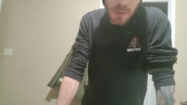 Snapshot of Huntzg23 chatting on January 19, 7:56 am Huntzg23 online show from January 19, 7:56 am