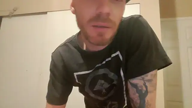 Snapshot of Huntzg23 chatting on February 3, 6:22 am Huntzg23 online show from February 3, 6:22 am