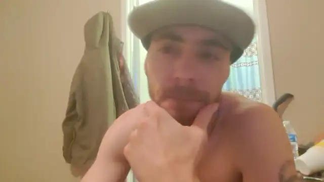 Snapshot of Huntzg23 chatting on February 4, 7:20 pm Huntzg23 online show from February 4, 7:20 pm