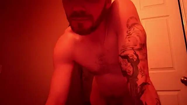 Snapshot of Huntzg23 chatting on February 7, 9:13 am Huntzg23 online show from February 7, 9:13 am