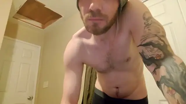 Snapshot of Huntzg23 chatting on February 17, 9:06 am Huntzg23 online show from February 17, 9:06 am