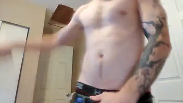 Snapshot of Huntzg23 chatting on February 18, 1:34 am Huntzg23 online show from February 18, 1:34 am