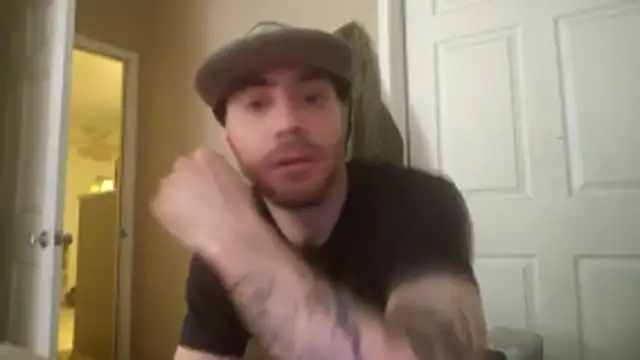 Snapshot of Huntzg23 chatting on February 21, 8:04 am Huntzg23 online show from February 21, 8:04 am