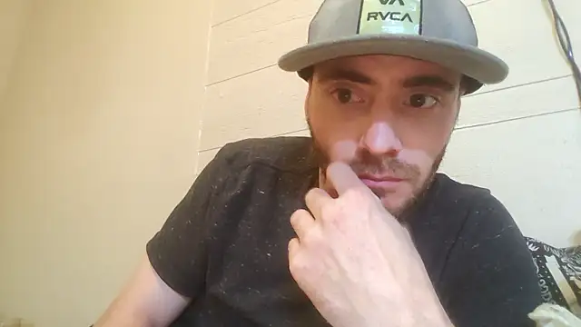 Snapshot of Huntzg23 chatting on February 22, 8:13 am Huntzg23 online show from February 22, 8:13 am