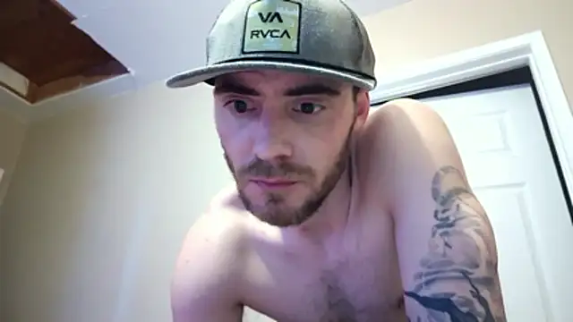 Snapshot of Huntzg23 chatting on February 24, 8:12 am Huntzg23 online show from February 24, 8:12 am