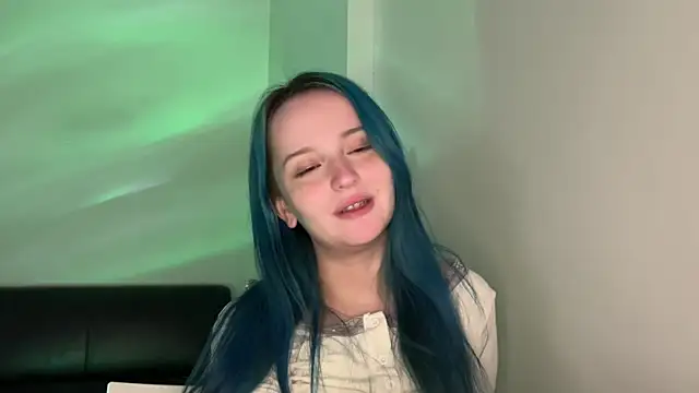 bumble bee online show from December 26, 3:42 pm