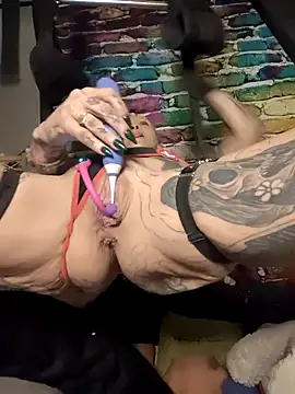 MommyMisfit online show from December 19, 1:01 am