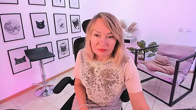 RosalindaFortuna online show from December 23, 7:38 am