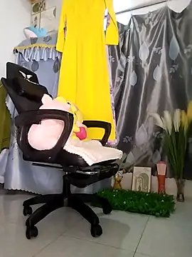 Lucy limon online show from April 18, 10:52 am