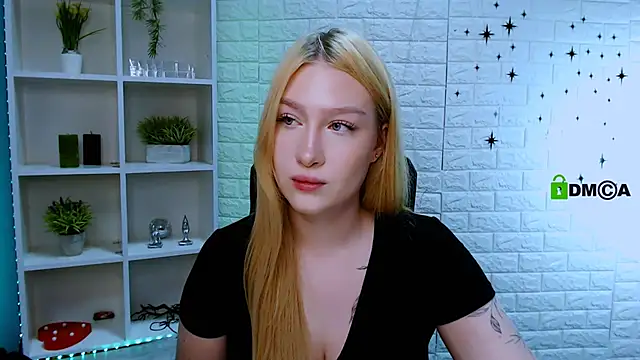 Snapshot of playful_sophie chatting on June 4, 7:53 pm playful sophie online show from June 4, 7:53 pm
