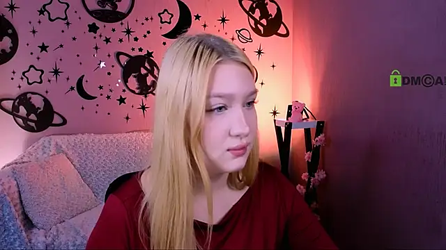 Snapshot of playful_sophie chatting on June 8, 7:25 pm playful sophie online show from June 8, 7:25 pm