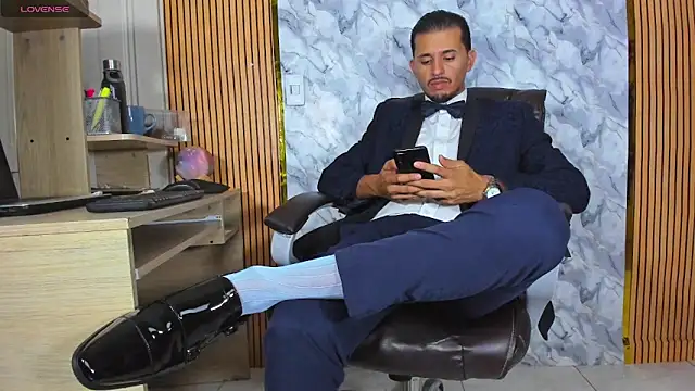 Hideintheoffice online show from May 24, 2:05 am