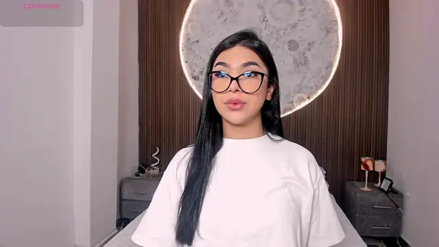 RoseCassie online show from April 10, 1:27 pm