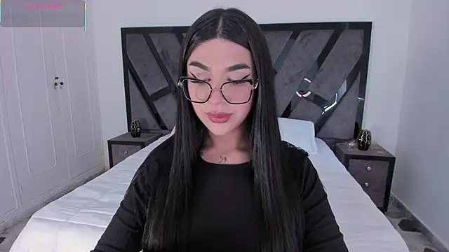 RoseCassie online show from April 21, 2:01 pm