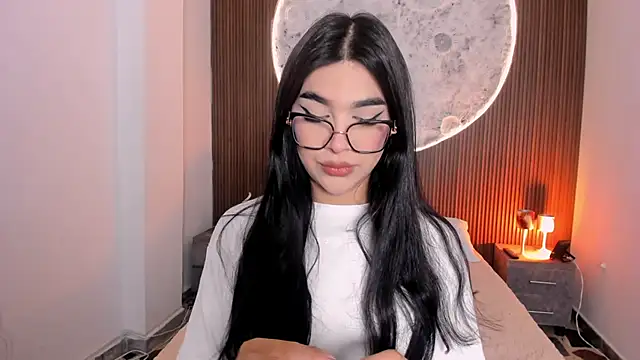 RoseCassie online show from April 28, 1:05 pm