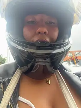 lauraltt online show from January 31, 8:18 pm