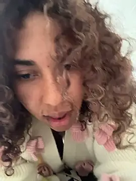 lauraltt online show from February 16, 8:05 pm