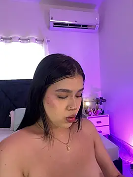 Lily Woodz online show from June 27, 7:08 pm