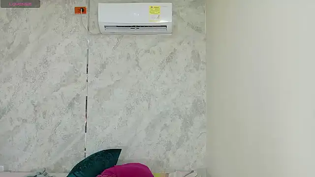 dani-lue online show from May 14, 2:13 pm