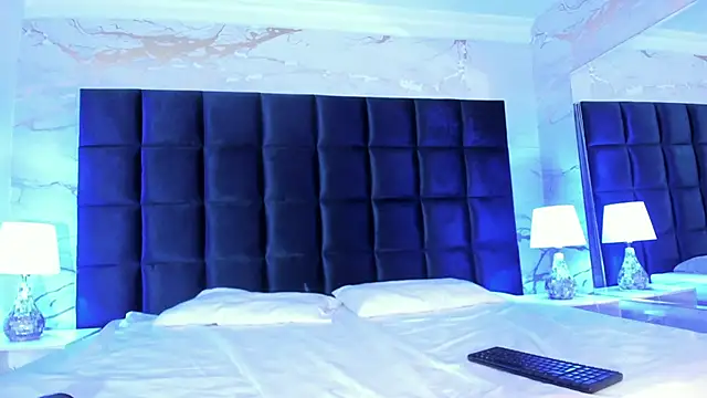 loladupont online show from February 2, 3:05 am