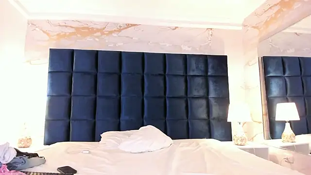 loladupont online show from March 10, 3:11 am