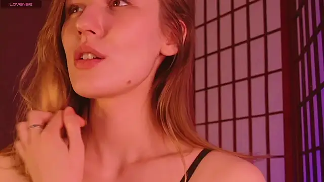 Hina  Derry online show from December 25, 4:54 pm