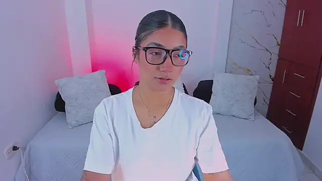 martina roldam online show from April 1, 12:44 am