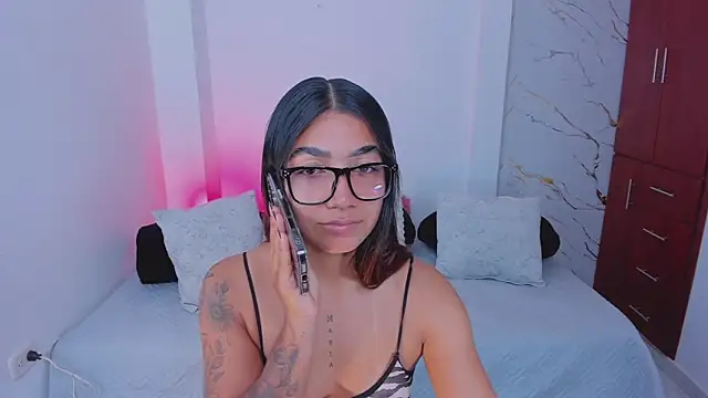 martina roldam online show from April 13, 2:28 am