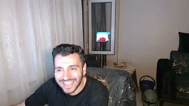 Snapshot of handsomeee04 chatting on July 4, 11:44 pm handsomeee04 online show from July 4, 11:44 pm
