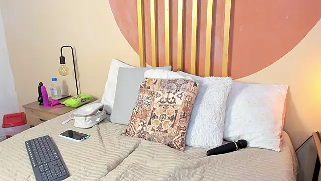 Nicole Angels  online show from March 6, 8:05 pm