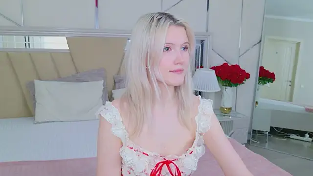 NellieLoyns online show from March 4, 6:47 pm