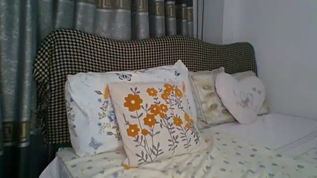 Snapshot of LeydiLi chatting on July 14, 5:18 pm LeydiLi online show from July 14, 5:18 pm
