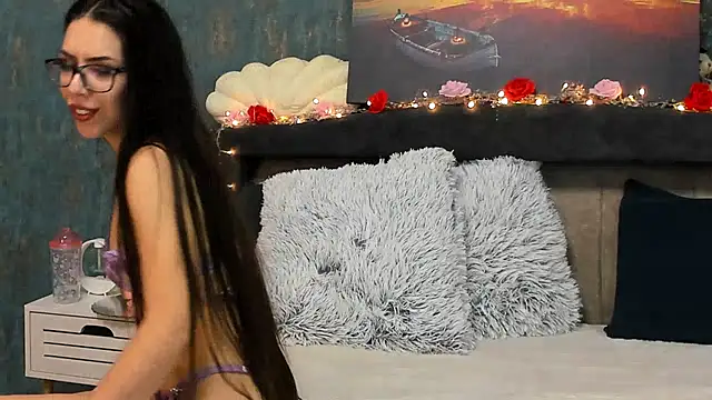 EmaLowe online show from March 9, 7:01 am