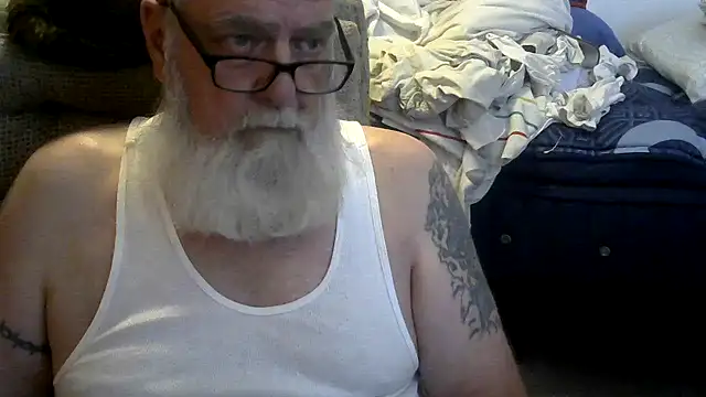 Snapshot of viejo_oso chatting on August 2, 10:41 pm viejo oso online show from August 2, 10:41 pm
