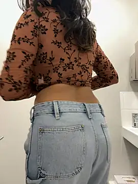 lizzzziee online show from January 19, 12:06 pm