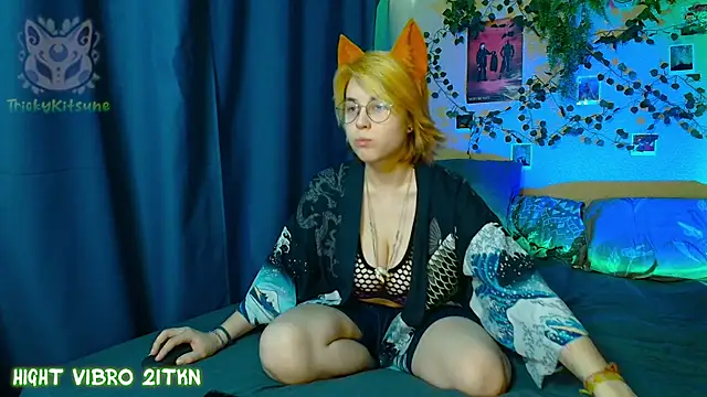 TrickyKitsune online show from May 28, 11:51 am