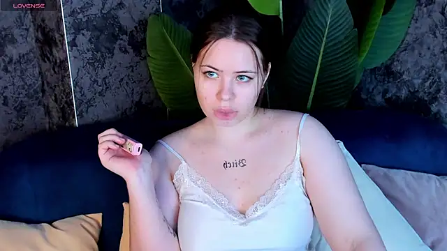 EricaElliott online show from October 9, 5:16 am