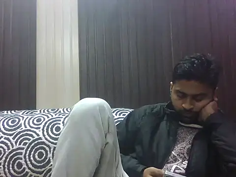 Snapshot of indihotguy chatting on February 8, 8:18 am indihotguy online show from February 8, 8:18 am