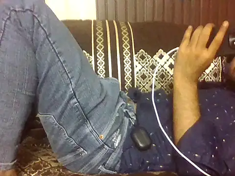 Snapshot of indihotguy chatting on May 14, 11:50 am indihotguy online show from May 14, 11:50 am