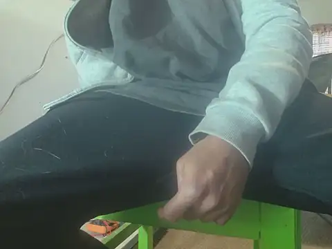 poesnuus999 online show from April 19, 4:45 am