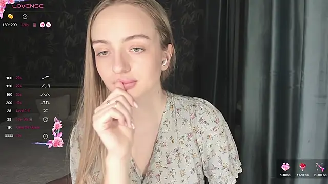 A delina online show from April 3, 5:00 pm