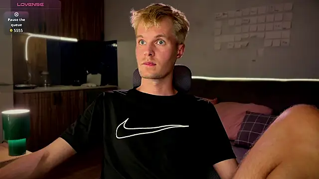 Leonnextdoor online show from July 9, 7:07 pm