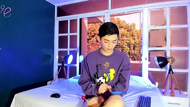 Snapshot of Maxi_little chatting on June 23, 7:56 pm Maxi little online show from June 23, 7:56 pm