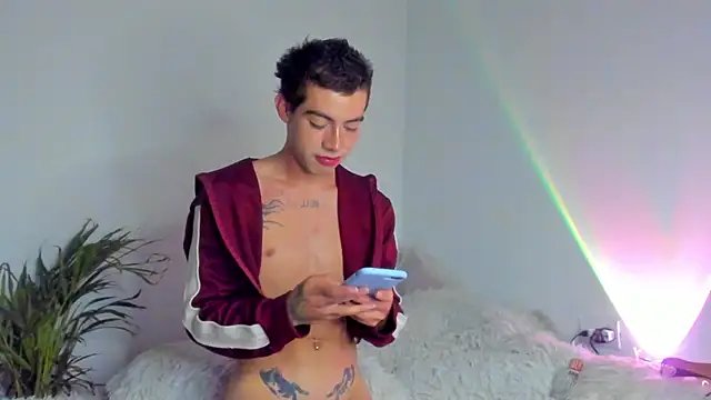 Snapshot of Henophiid chatting on January 12, 4:29 am Henophiid online show from January 12, 4:29 am